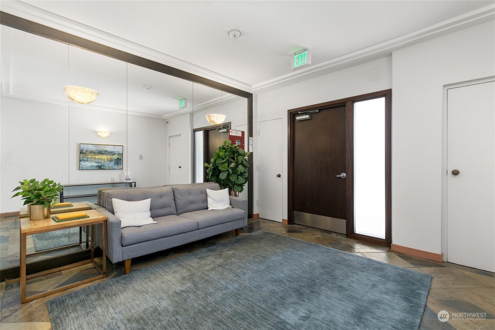 Crockett St, Seattle, WA 98109