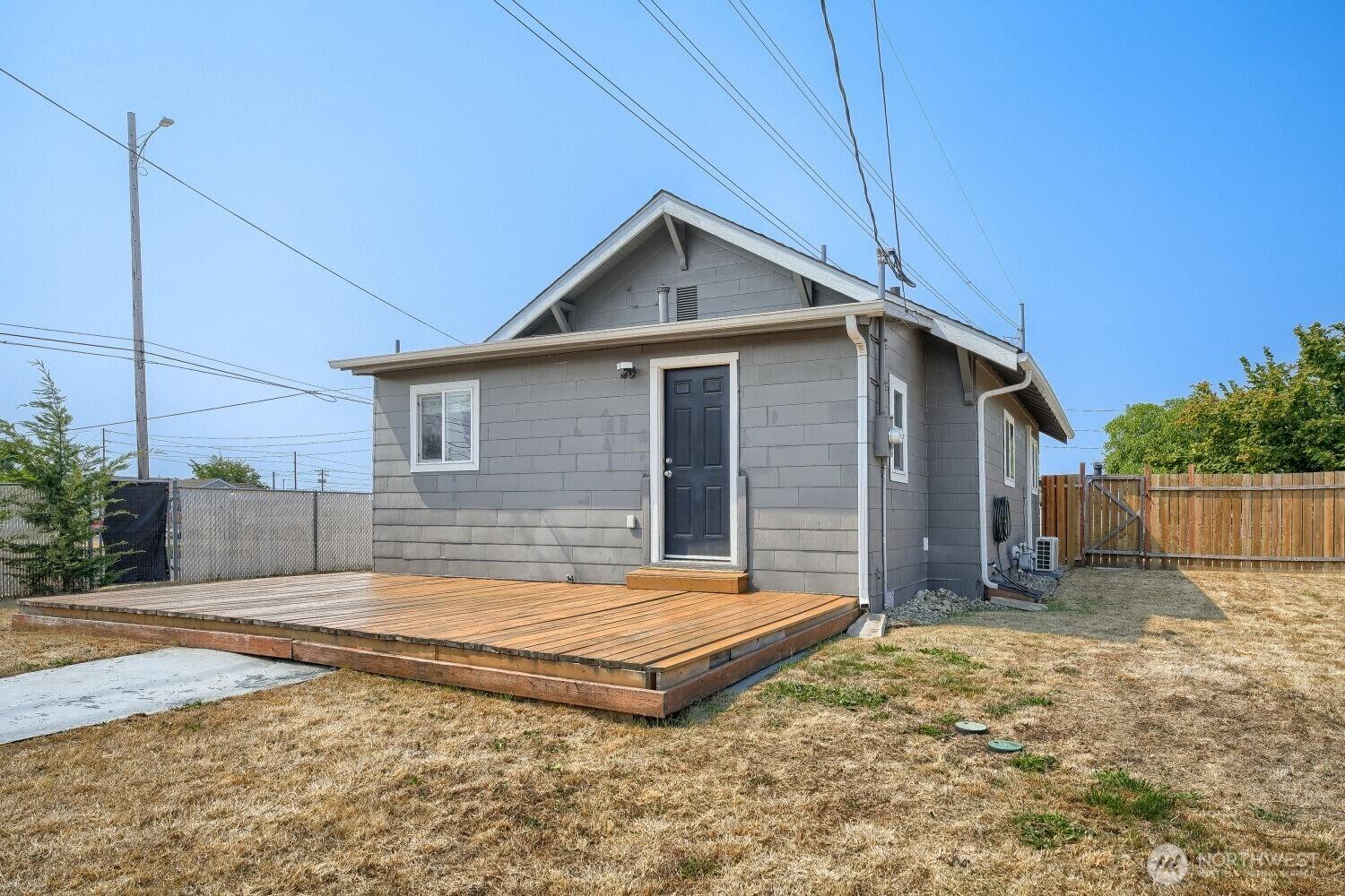 S Warner St, Tacoma, WA 98409