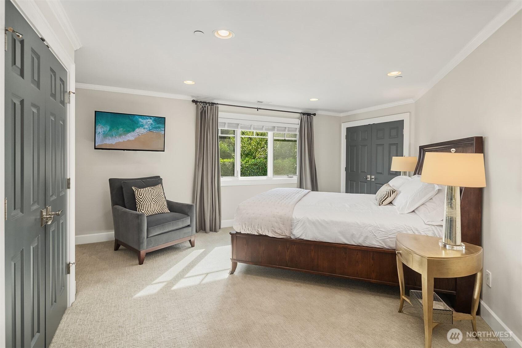 Ne 14th St, Medina, WA 98039
