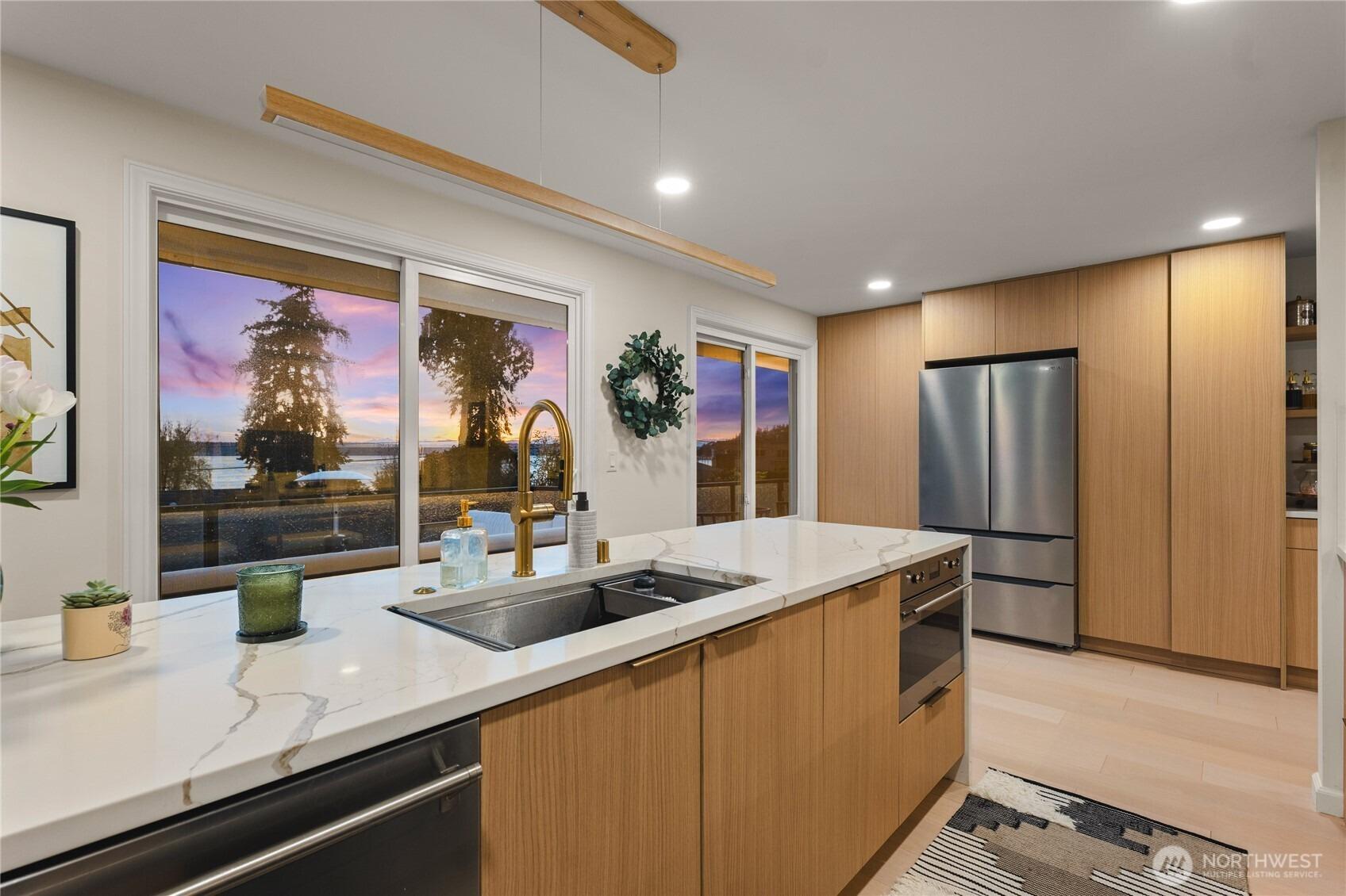 Brittany Dr Sw, Normandy Park, WA 98166