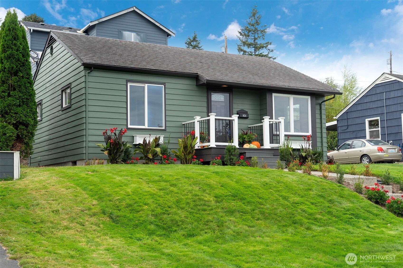 Pine St, Everett, WA 98201