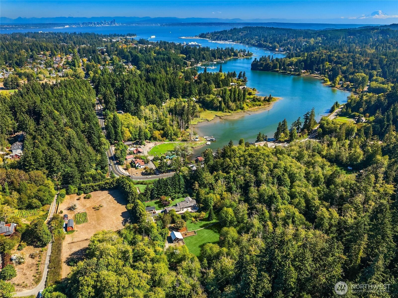 Ne Eagle Harbor Dr, Bainbridge Island, WA 98110