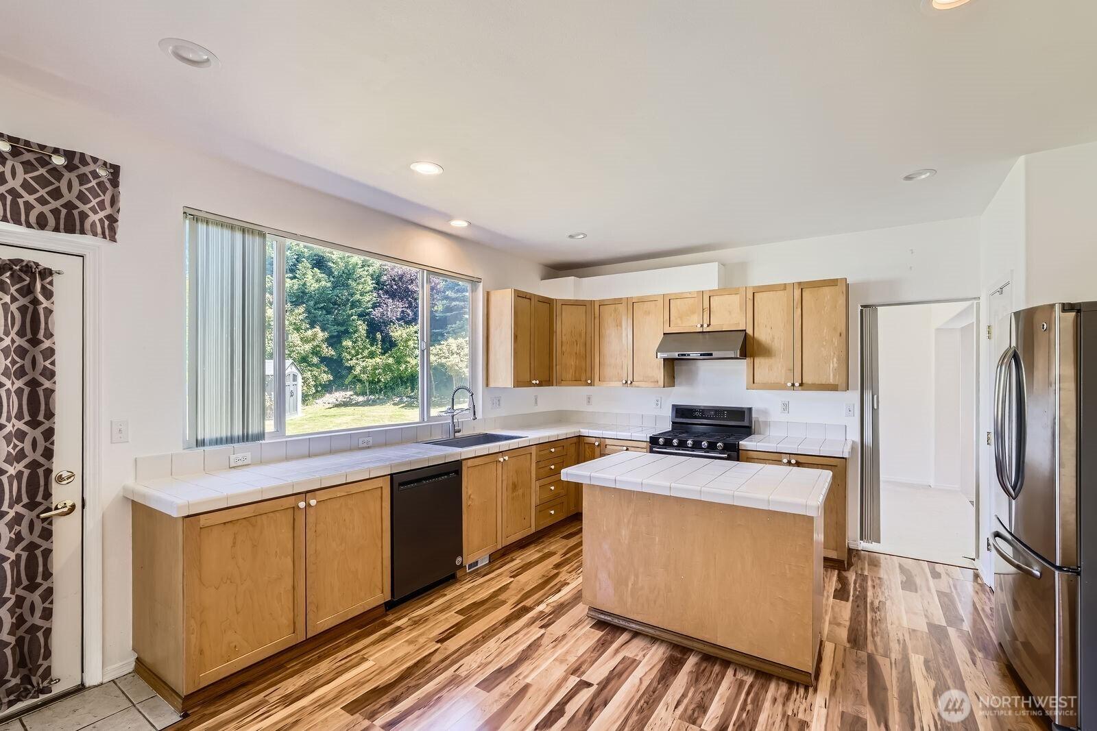 Se 10th Ct, Sammamish, WA 98075
