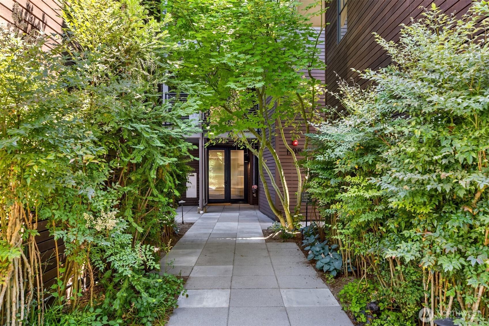 Vineyard Ln, Bainbridge Island, WA 98110