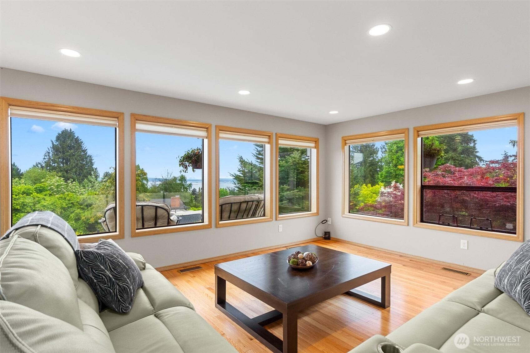 Seaview Way, Everett, WA 98203