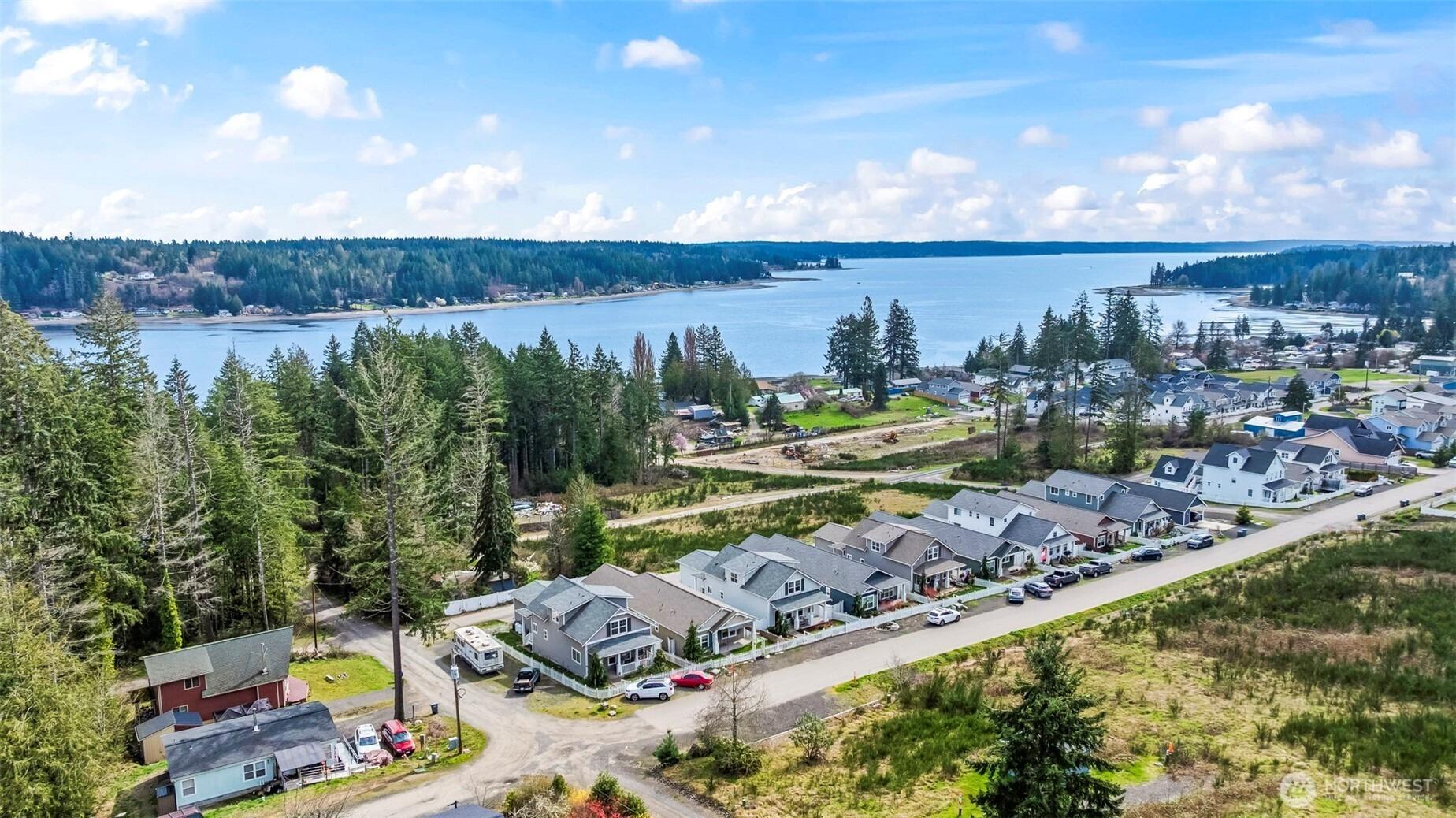 E Cedarland Ln, Allyn, WA 98524