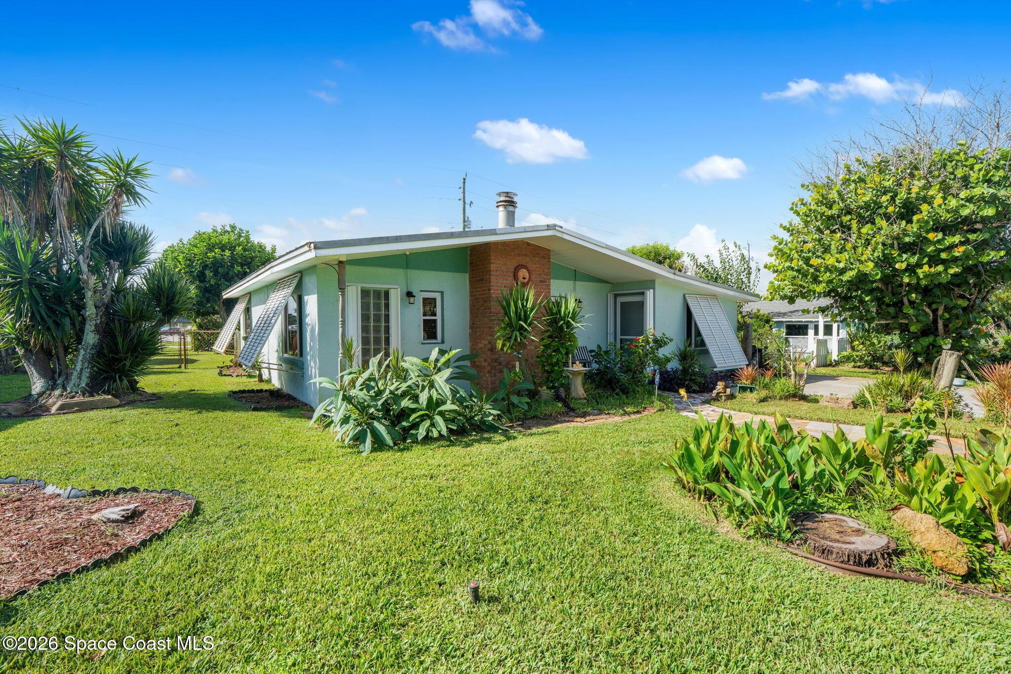 Avenida Central, Indialantic, FL 32903