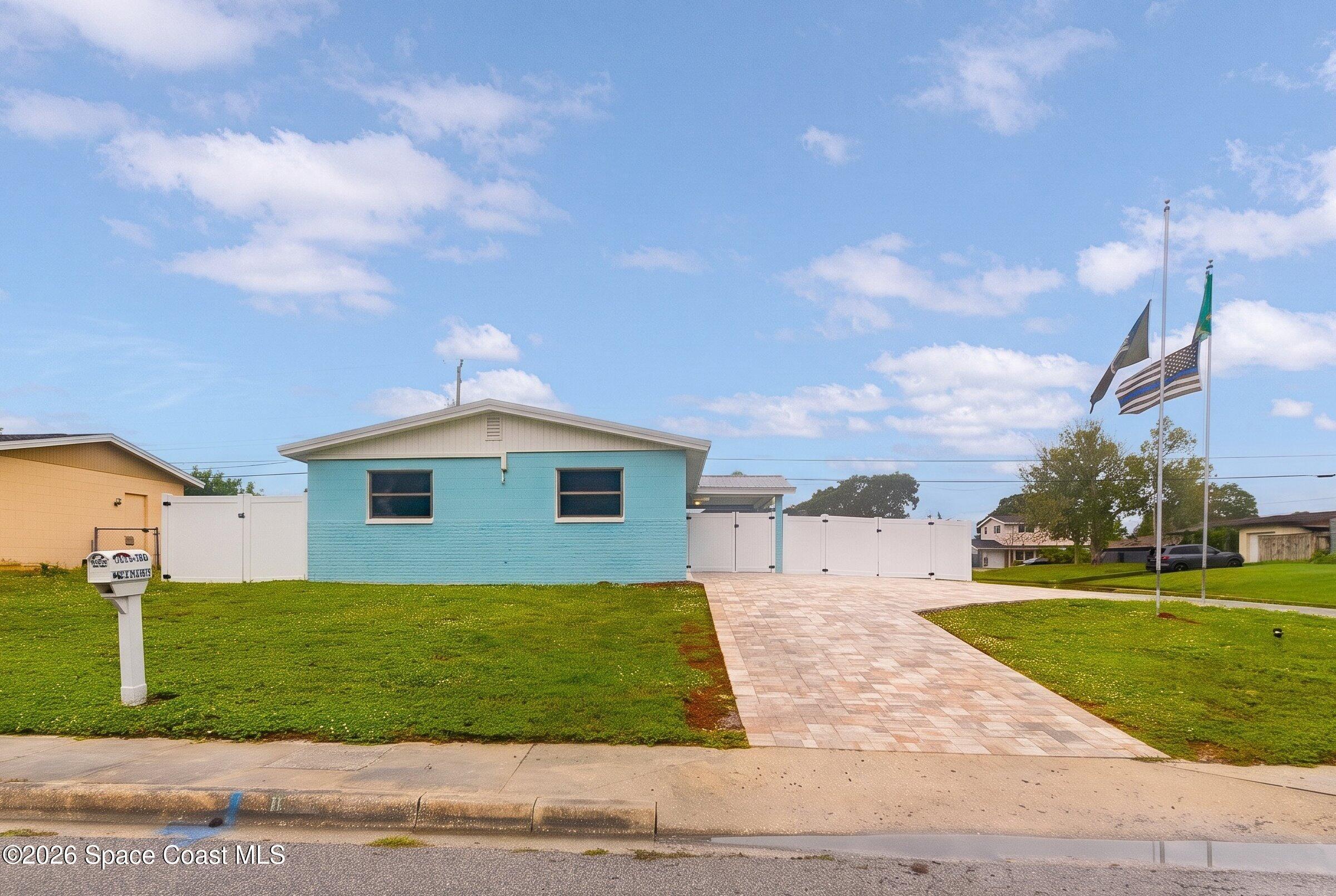 Teak Dr, Melbourne, FL 32935