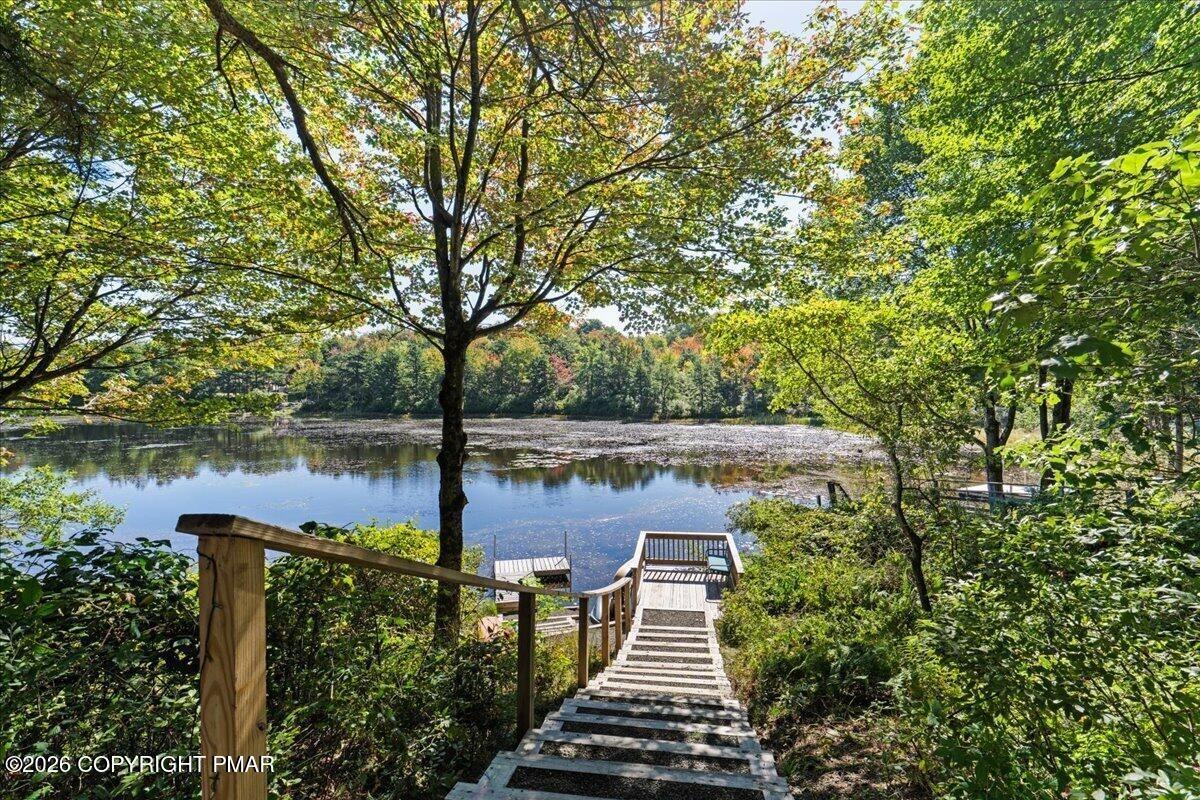 Mohegan Ct, Long Pond, PA 18334