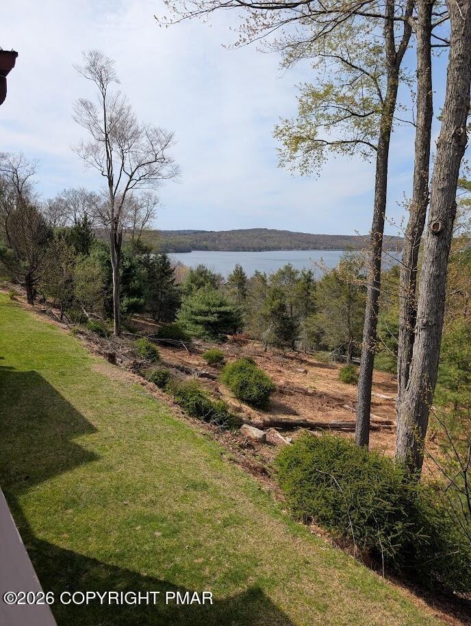 Woodmont Cir, Greentown, PA 18426