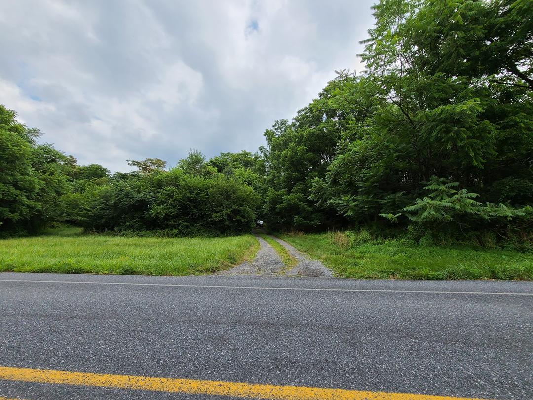 Lawn Rd, Palmyra, PA 17078