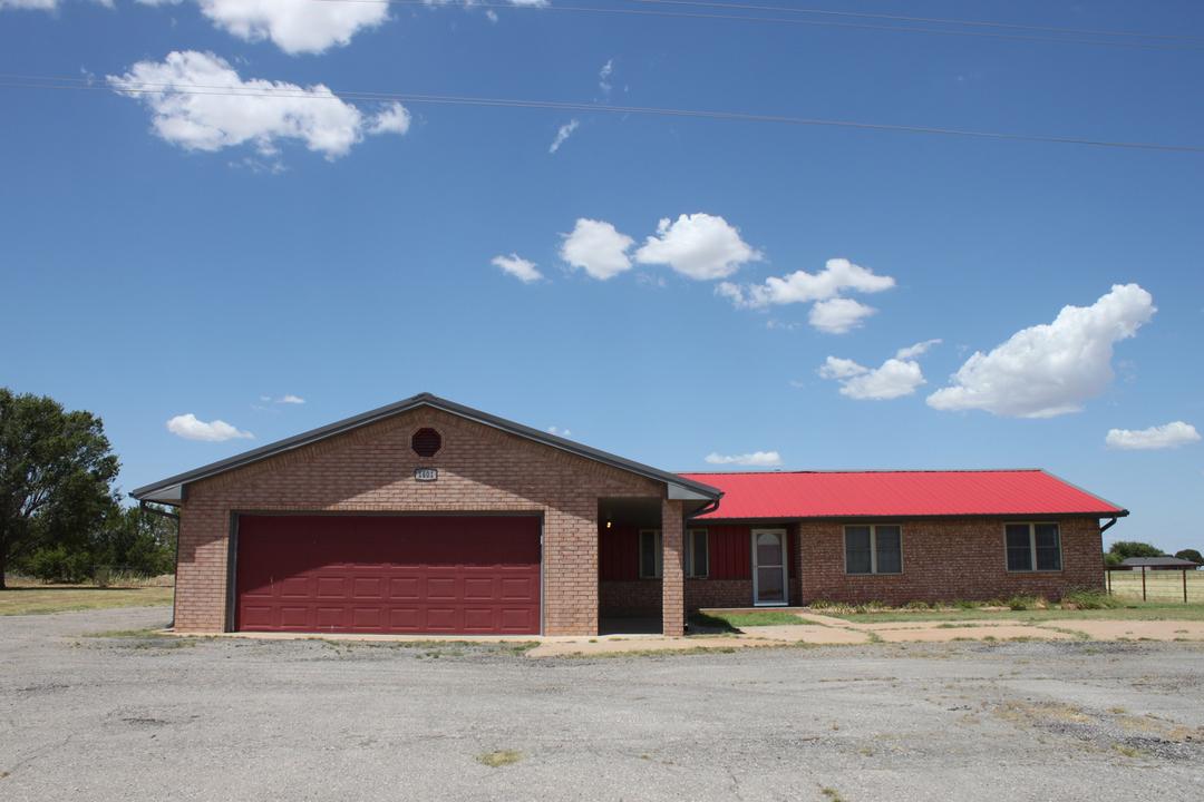 1st St, Chattanooga, OK 73528