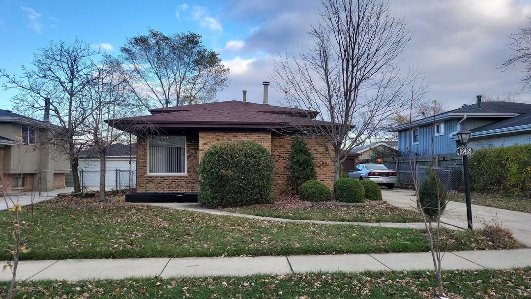 George Dr, Oak Forest, IL 60452