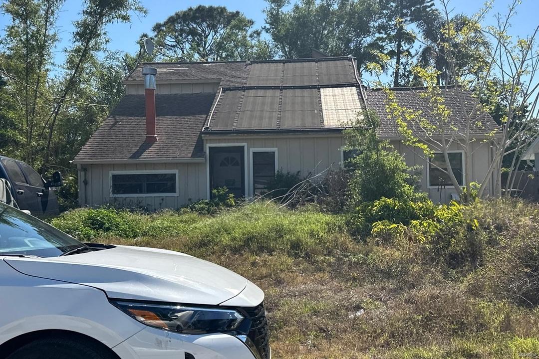 Gantt Ave, Sarasota, FL 34232