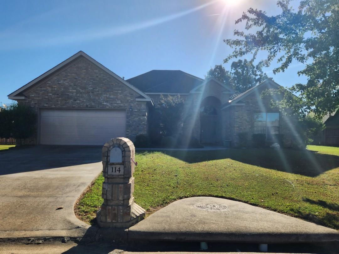 Maranes Cir, Maumelle, AR 72113