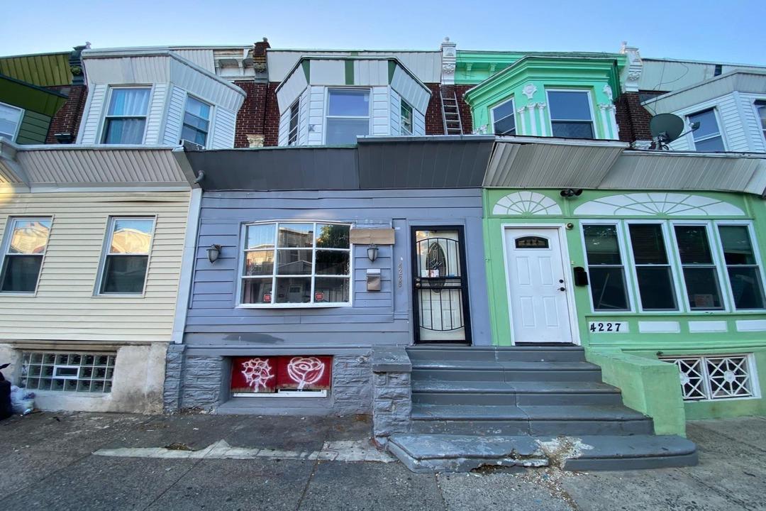 N 8th St, Philadelphia, PA 19140