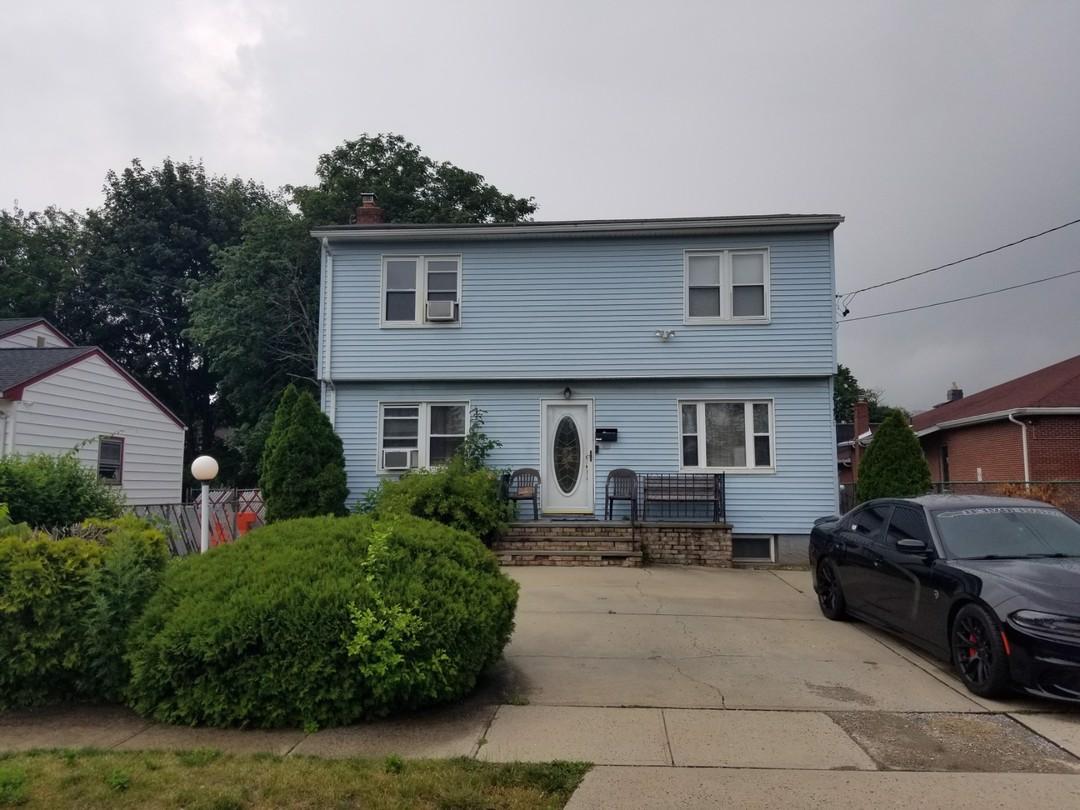 New York Ave, Westbury, NY 11590