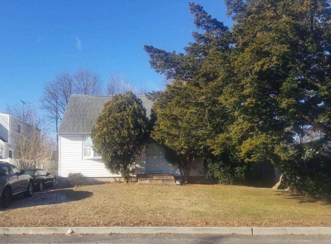 Lockwood Ave, Huntington Station, NY 11746